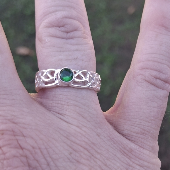 New Solitaire Emerald 925 Silver Celtic Wedding Band. - Picture 2 of 8